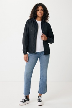 Logo trade ärikingituse pilt: Iqoniq Logani taaskasutatud polüestrist tuulejope