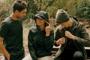 Logo trade firmakingitused foto: Iqoniq Logani taaskasutatud polüestrist tuulejope