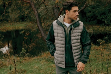 Logo trade firmakingi pilt: Iqoniq Logani taaskasutatud polüestrist tuulejope