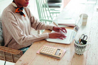 Logotrade ärikingituse foto: 8-kohaline bambusest kalkulaator