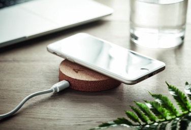 Logotrade firmakingituse foto: Juhtmeta laadimisalus 10W