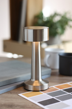 Logo trade ärikingid foto: HIERLUZ laetav rauast laualamp