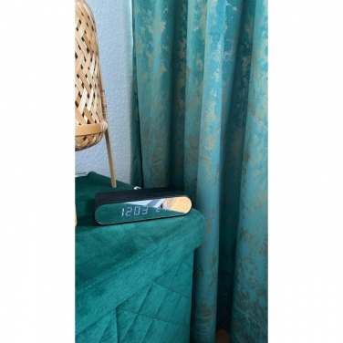 Logotrade firmakingi foto: Äratuskell ja juhtmevaba laadija ADELAIDE