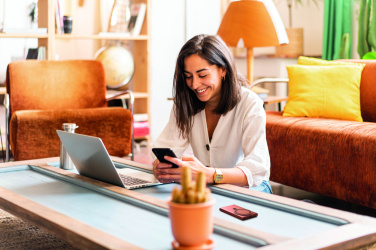 Logo trade reklaamkingi pilt: PAWTT juhtmeta laadija akupank