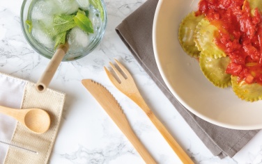 Logotrade mainostuotet kuva: Uudelleenkäytettävä bambuaterinsarja