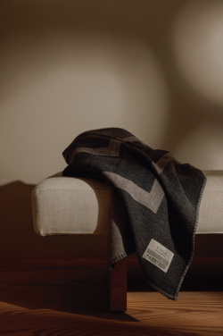 Logo trade mainoslahjat ja liikelahjat kuva: VINGA Monogram GRS -peitto