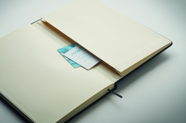 Logotrade korporatīvās dāvanas foto: A5 RPET piezīmju grāmatiņa ar pildspalvu