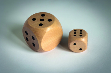 Логотрейд pекламные cувениры картинка: Schima wooden dice 3cm dia