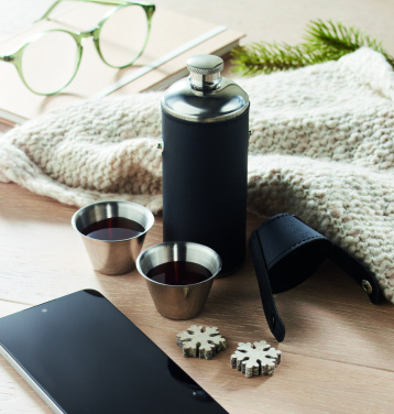 Логотрейд pекламные подарки картинка: Hip flask with shot cups