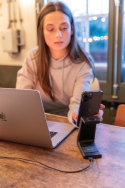 Logotrade reklamprodukter bild: Urban Vitamin Fairfield 3-i-1 laddare RCS rplast