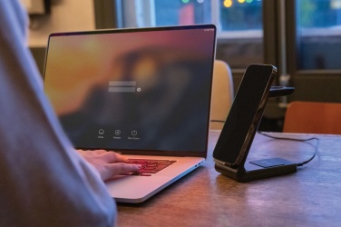 Logotrade kampanjprodukter bild: Urban Vitamin Fairfield 3-i-1 laddare RCS rplast