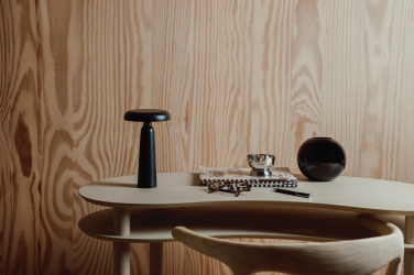 Logotrade presentreklam bild: VINGA Avery RCS bordslampa