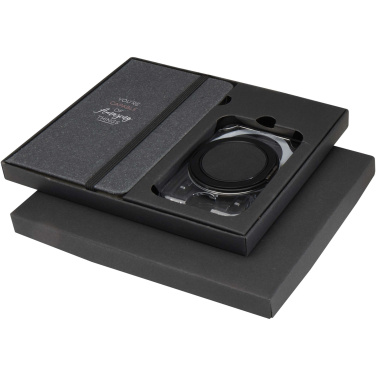 Logotrade reklamprodukter bild: Kern inbunden A6 anteckningsbok och MagSafe-plånbok i presentförpackning