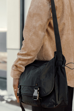 Logotrade presentreklam bild: KENTO URBAN RCS återvunnen nylon 15.6" Axelväska